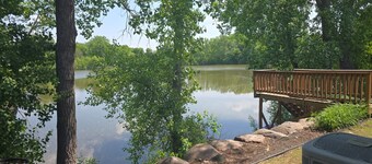 Lakeview Room in St Paul. 1 Bedroom and a Shared Bathroom