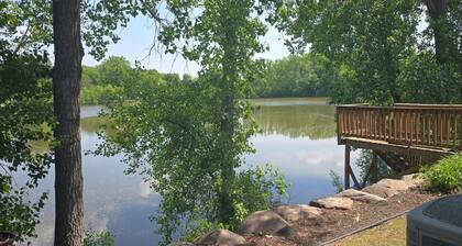 Lakeview Room in St Paul. 1 Bedroom and a Shared Bathroom