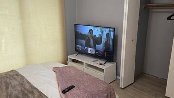 Iron/ironing board, WiFi, bed sheets