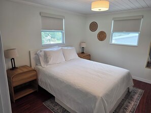 2 bedrooms, travel cot, free WiFi, bed sheets
