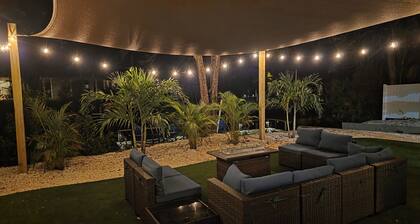 Weeki Palace w/ Backyard Escape & River Access!