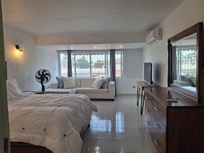 2 bedrooms, iron/ironing board, internet, bed sheets