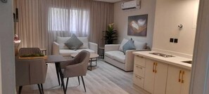 Bộ đồ giường cao cấp, nệm cao su hoạt tính (memory foam)