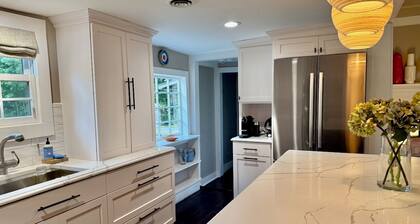 Charming 3-bedroom farmhouse in Clinton Corners with AC