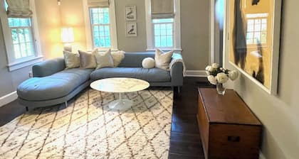 Charming 3-bedroom farmhouse in Clinton Corners with AC