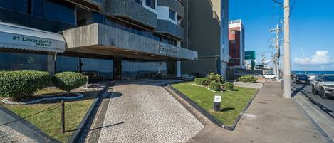 Basic Apartment | Exterior