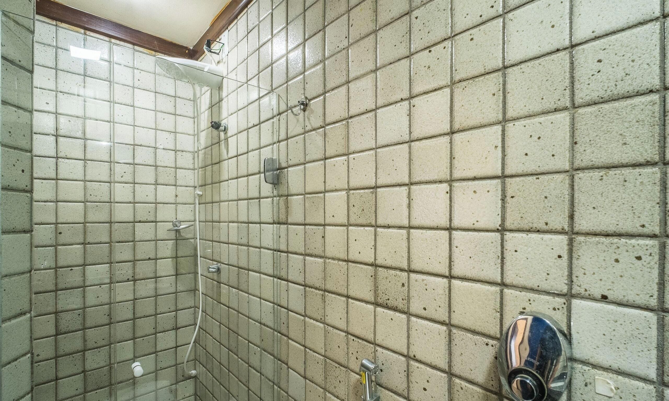 Basic Apartment | Bathroom