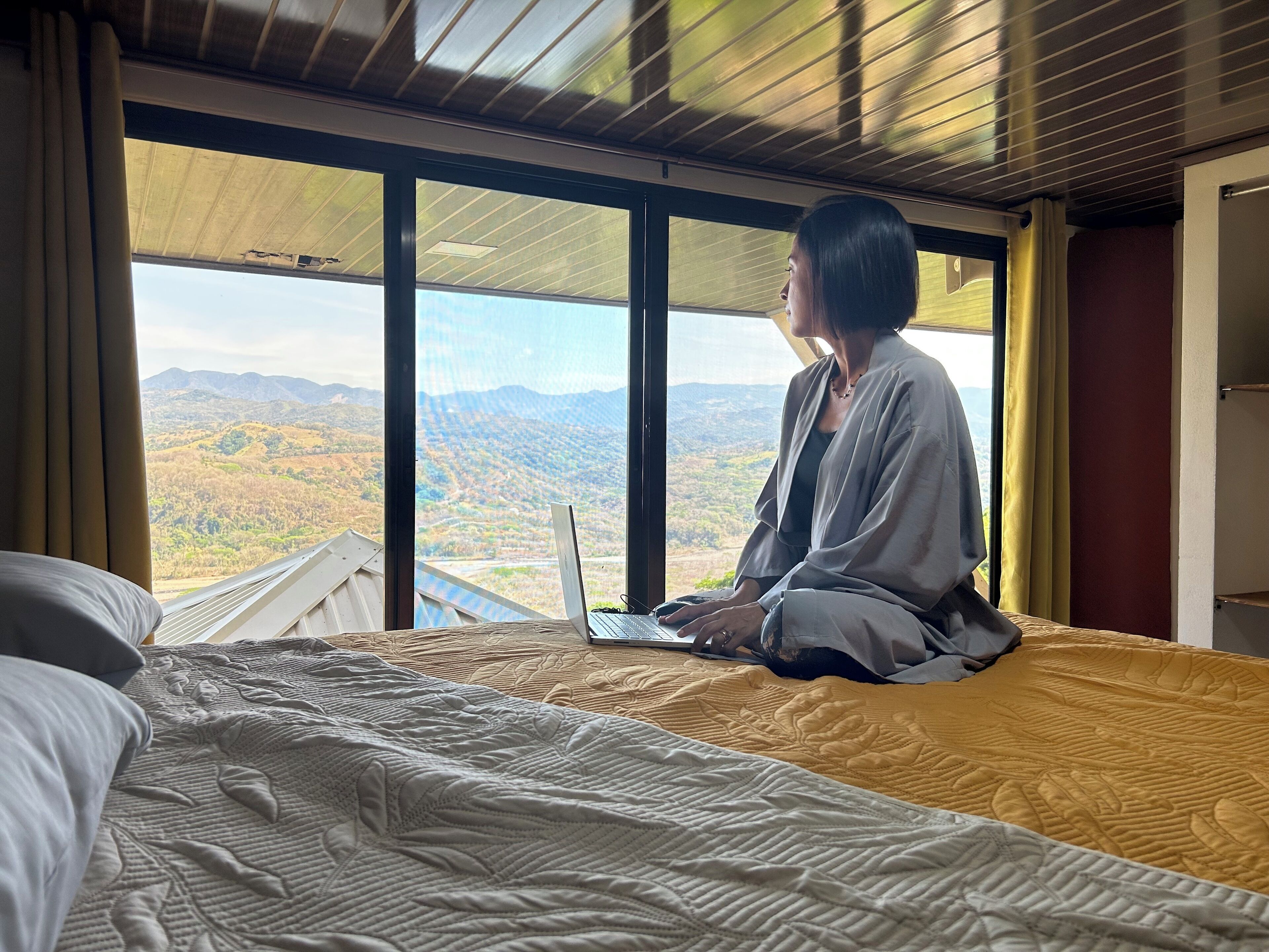 2 habitaciones, tabla de planchar con plancha, internet y ropa de cama 