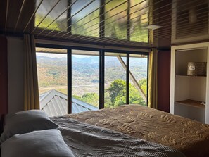 2 habitaciones, tabla de planchar con plancha, internet y ropa de cama