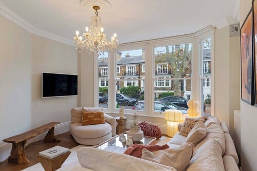 Elegant, Victorian End of Terrace Town House