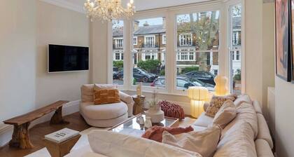 Elegant, Victorian End of Terrace Town House