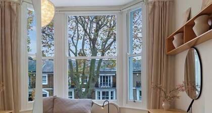 Elegant, Victorian End of Terrace Town House