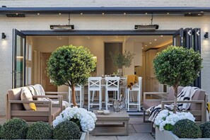 Outdoor dining - Stunning house in the heart of Leigh-On-Sea, Best location in Leigh On Sea (Southend-on-Sea)