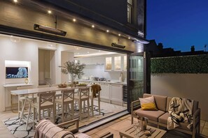 Outdoor dining - Stunning house in the heart of Leigh-On-Sea, Best location in Leigh On Sea (Southend-on-Sea)