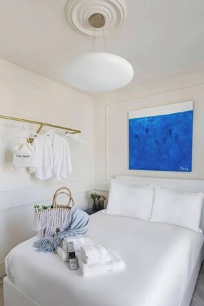 3 bedrooms, iron/ironing board, travel cot, WiFi - Stunning house in the heart of Leigh-On-Sea, Best location in Leigh On Sea (Southend-on-Sea)