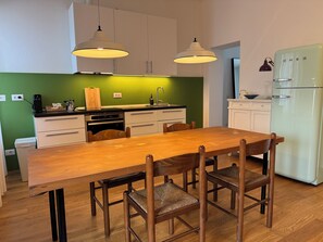 Kühlschrank, Ofen, Herdplatte, Geschirrspüler