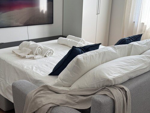 COMFORT STAY ★★★★★ 86sqm with 2 bathrooms, WiFi and smart TV near Milan/MXP/Rho fiera