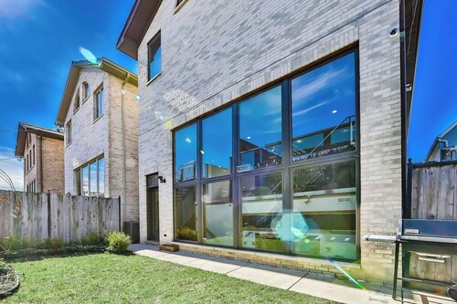 6BD/6BTH LUX Avondale Home, Sleeps 15, Rooftop Deck & Free Garage!