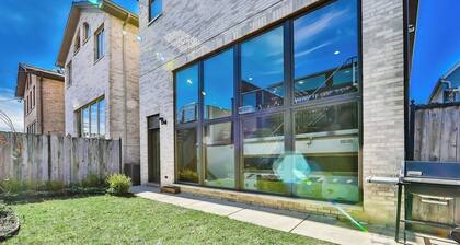 6BD/6BTH LUX Avondale Home, Sleeps 15, Rooftop Deck & Free Garage!