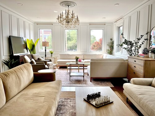 6 BDRM/ 6 BATH LUX Avondale Home, Sleeps 15, Rooftop Deck & 2 Car Garage!