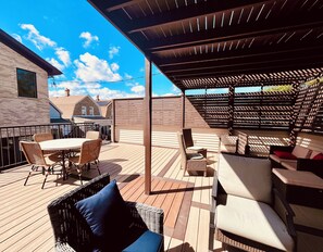 Outdoor dining - 6 BDRM/ 6 BATH LUX Avondale Home, Sleeps 15, Rooftop Deck & 2 Car Garage! (Chicago)
