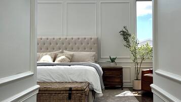 6 bedrooms, iron/ironing board, WiFi, bed sheets