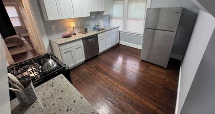 Modern Comfort - 2BR Spacious Suite - Near Yale