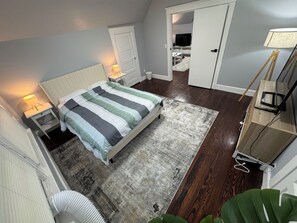2 bedrooms, iron/ironing board, WiFi, bed sheets - Spacious Yale 2BR with Full Kitchen & WiFi (New Haven)