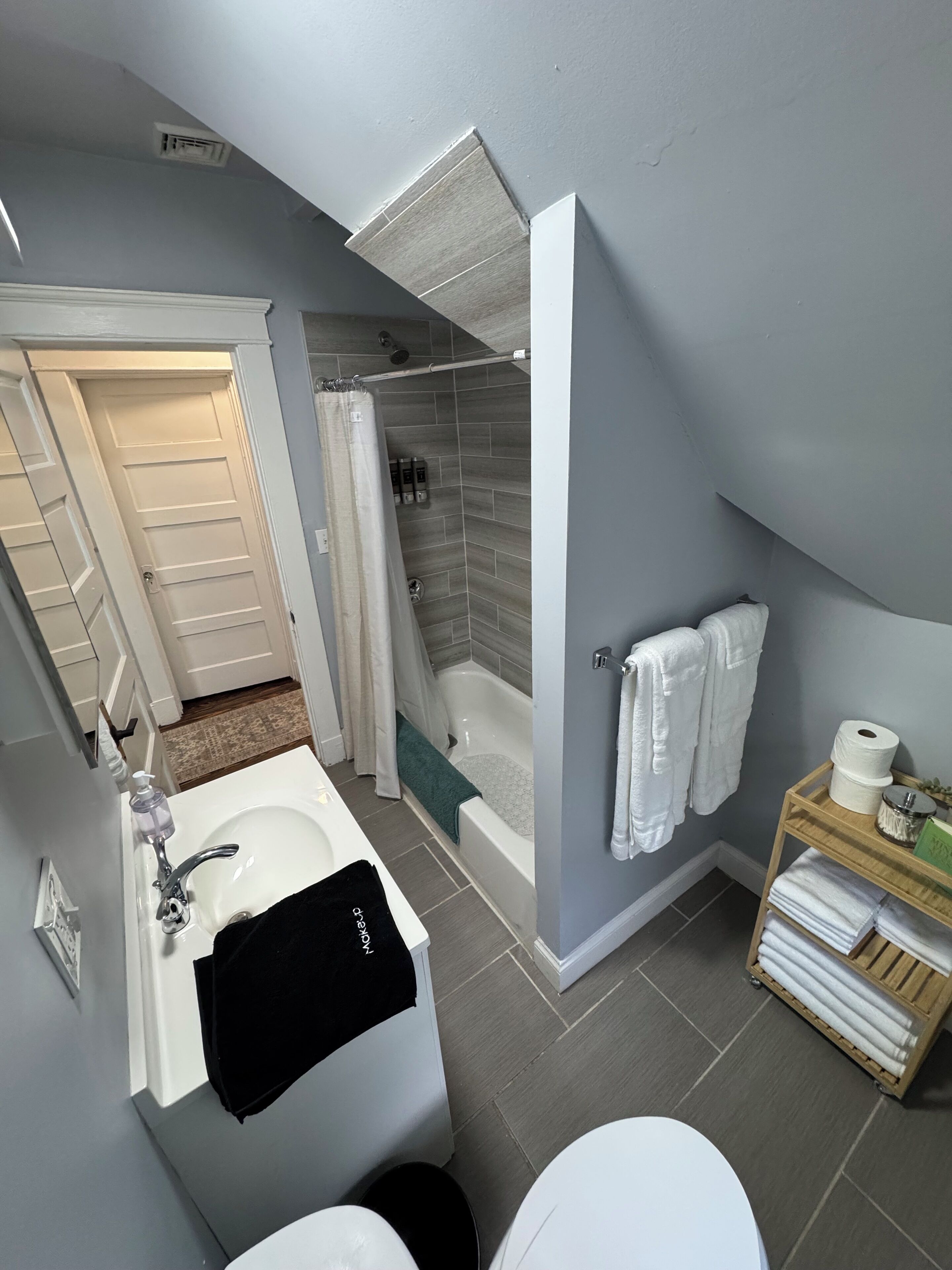 Hårføner, håndklær, såpe og toalettpapir