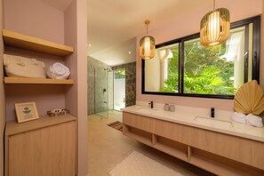 Dusche, Handtücher, Seife, Shampoo