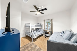 2 habitaciones, tabla de planchar con plancha, wifi y ropa de cama