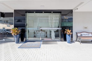 Apartamento básico | Detalhe da fachada