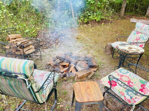 Cozy Cabin on Wheels • Forest and Farm Retreat