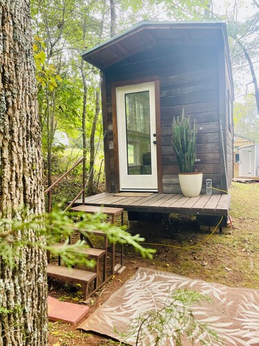Cozy Cabin on Wheels • couples retreat in the Forest