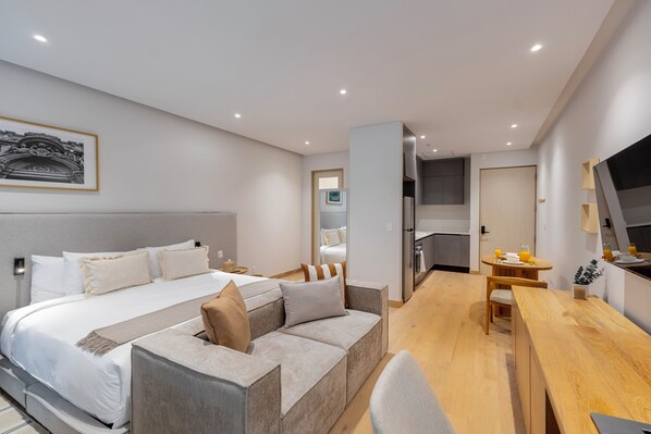Premium Studio Suite | In-room safe, desk, laptop workspace, blackout drapes