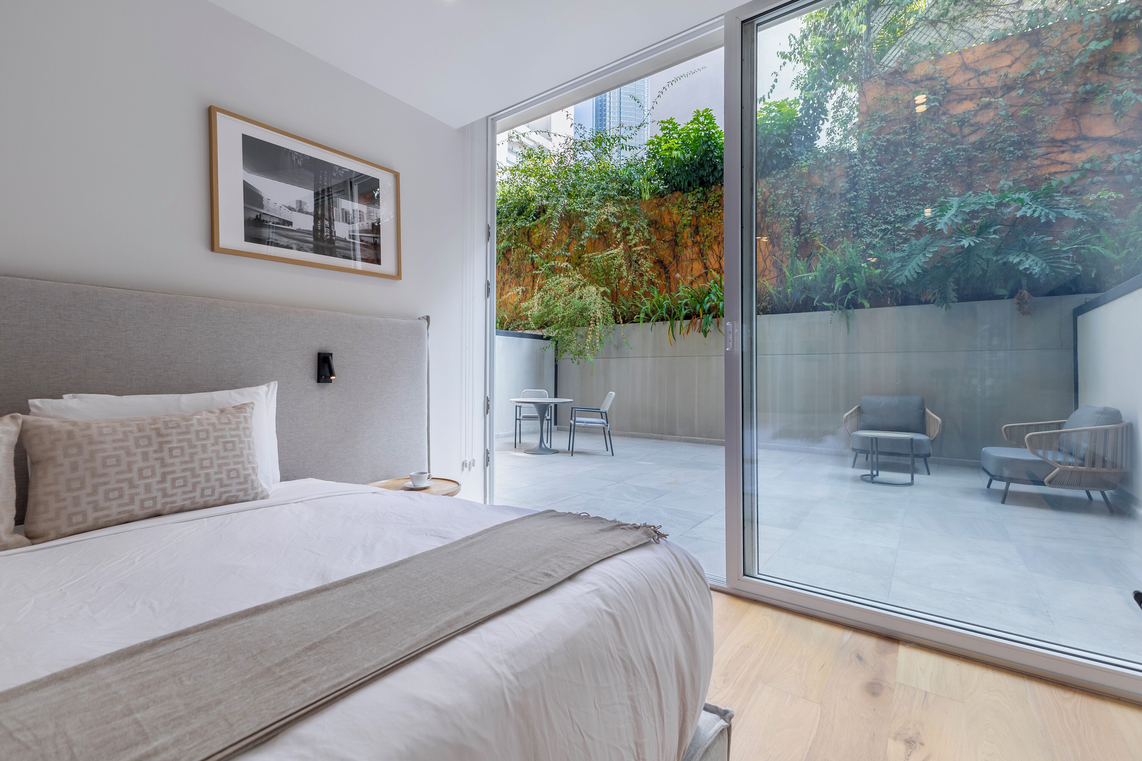 独特公寓 | 客房内保险箱、办公桌、笔记本电脑工作区、遮光窗帘