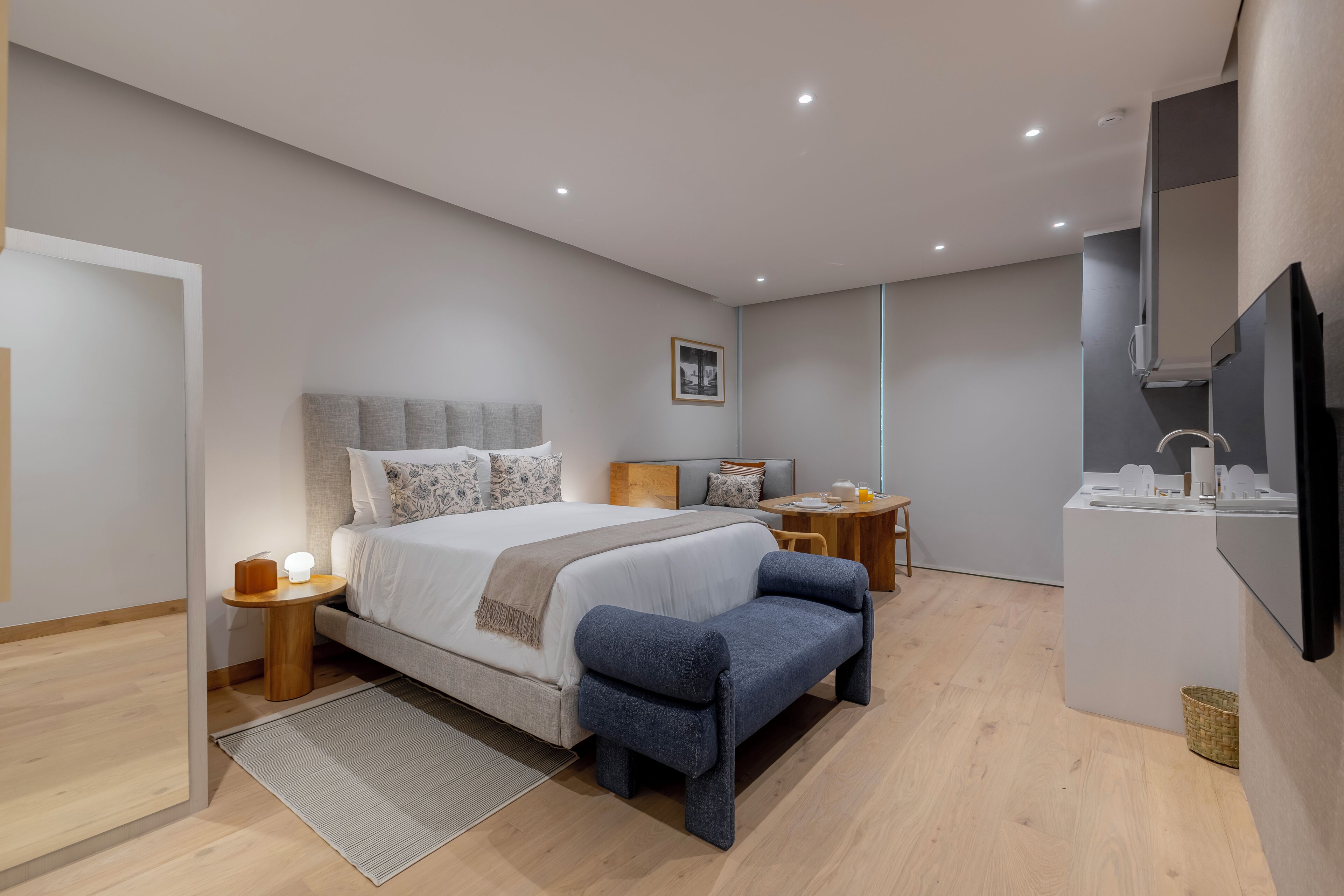 Traditional Studio Suite | In-room safe, desk, laptop workspace, blackout drapes