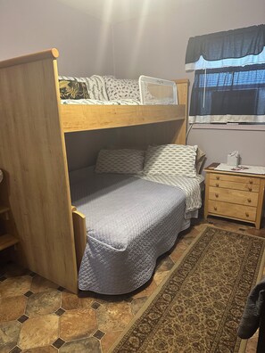 1 makuuhuone, silitysrauta/-lauta, vauvan matkasänky, Wi-Fi