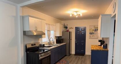 Sarah's House
Rare-Gem! Charming 3-bedroom house in Central Rockingham with AC