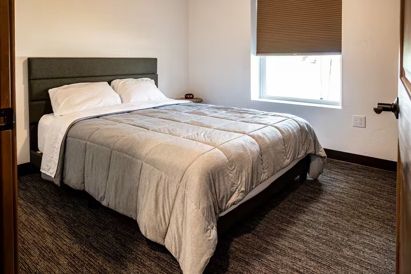 2 slaapkamers, een strijkplank/strijkijzer, gratis wifi, beddengoed