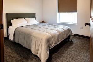 2 chambres, fer et planche à repasser, accès au Wi-Fi (inclus)