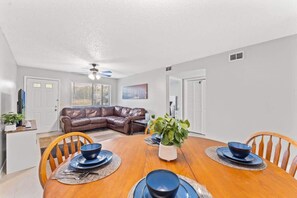 Dining - San Jose Forest, 2/2, Long-Term (Jacksonville)