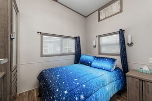 1 bedroom, WiFi, bed sheets - Cozy Resort On The Bay, Pool, Fishing and Pets (Port Isabel)