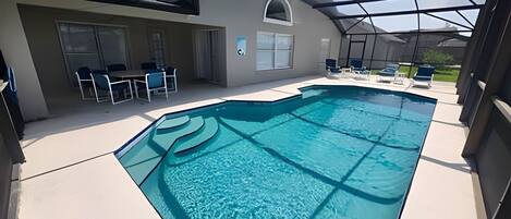 Piscine couverte, piscine extérieure