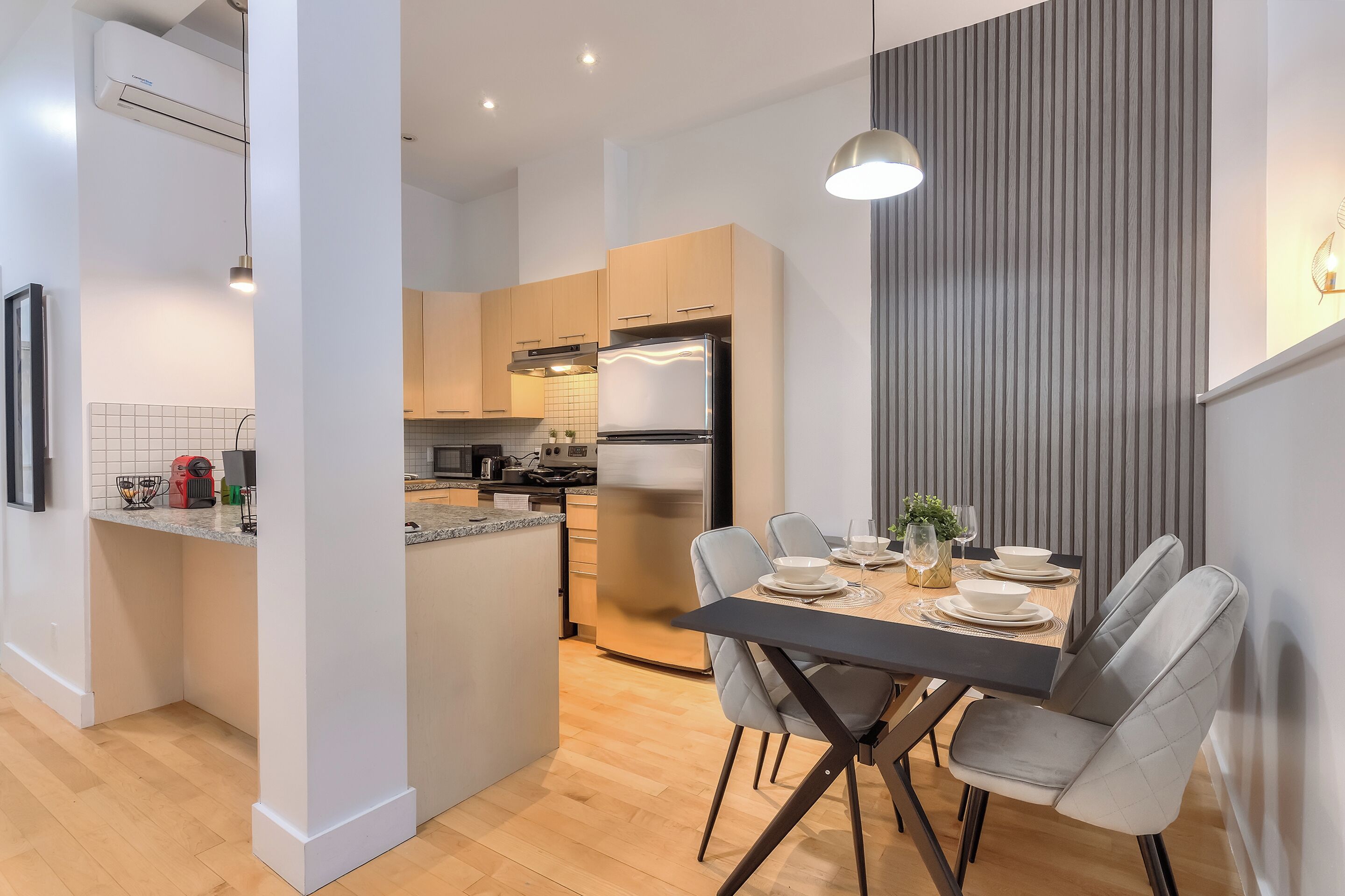 Apartamento superior | Cocina privada | Frigorífico grande, microondas, horno y placa de cocina