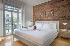 Hochwertige Bettwaren, Betten mit Memory-Foam-Matratzen, Schreibtisch
