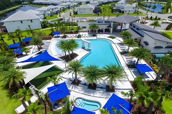 Piscine couverte, piscine extérieure