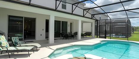 Piscine couverte, piscine extérieure