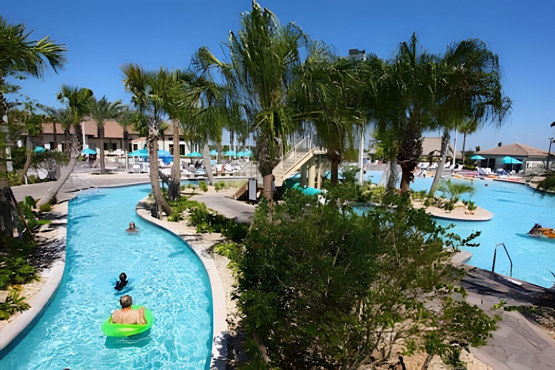 Inomhuspool och utomhuspool