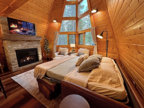 Cozy A-Frame, Forest Retreat w Hot Tub & Fire Pit - Twin Lakes